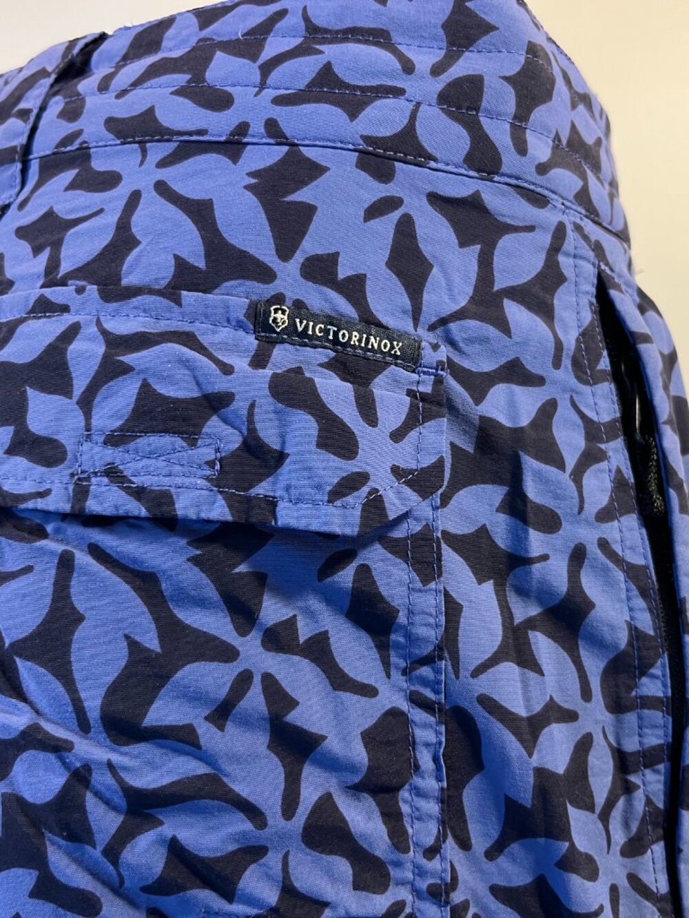 Victorinox Men's Swiss Army Blue Pattern Swim Trunks – Men's Medium - Picture 7 of 8